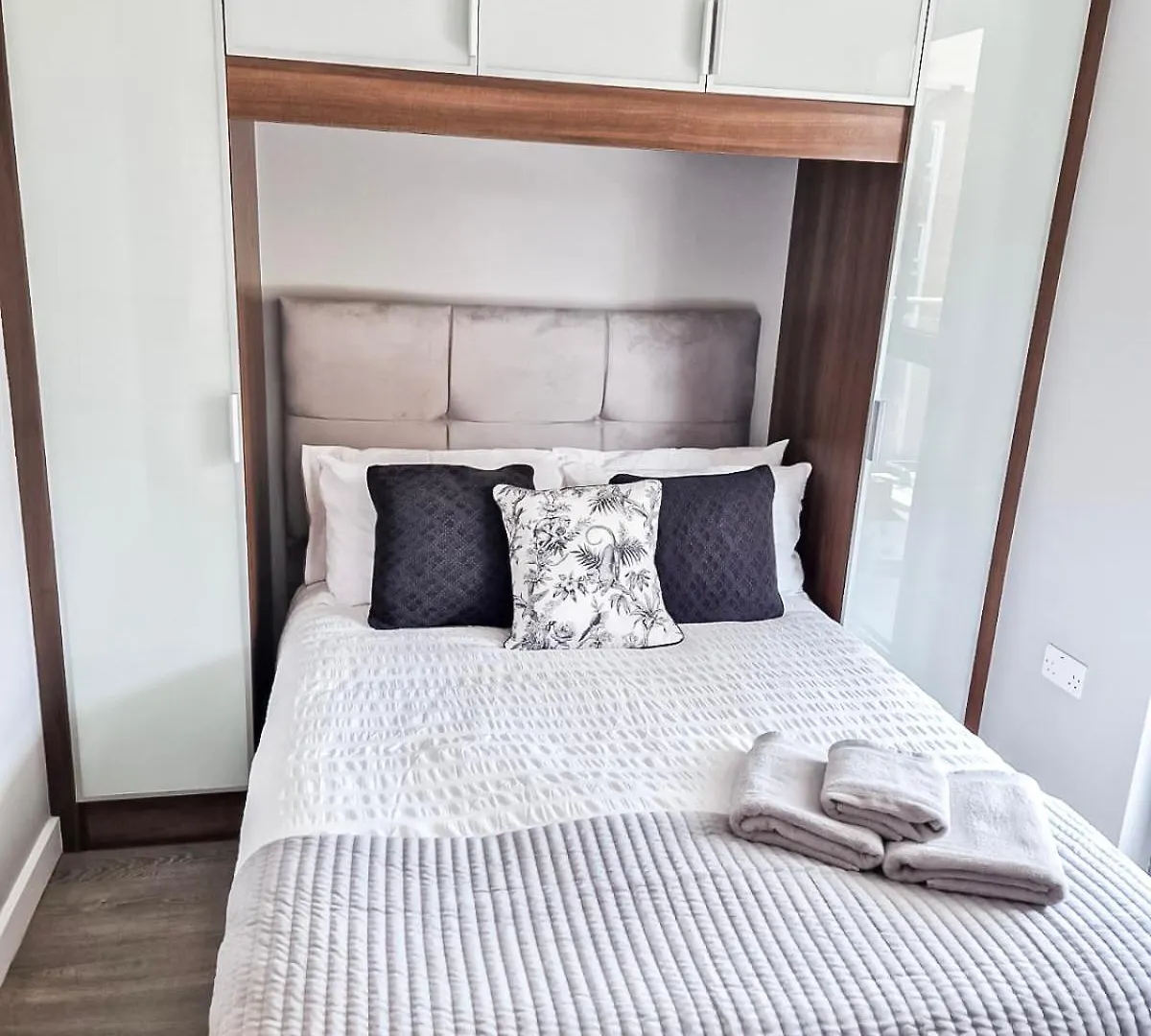 Contemporary Apartments With Private Terraces In Shoreditch, Hoxton, Islington London 0*,
