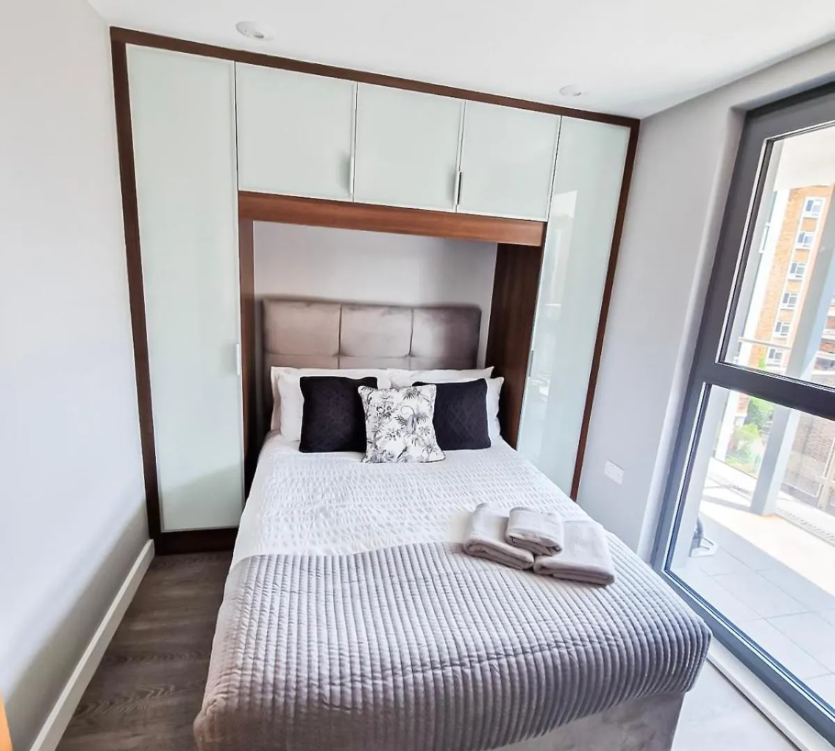 Contemporary Apartments With Private Terraces In Shoreditch, Hoxton, Islington London