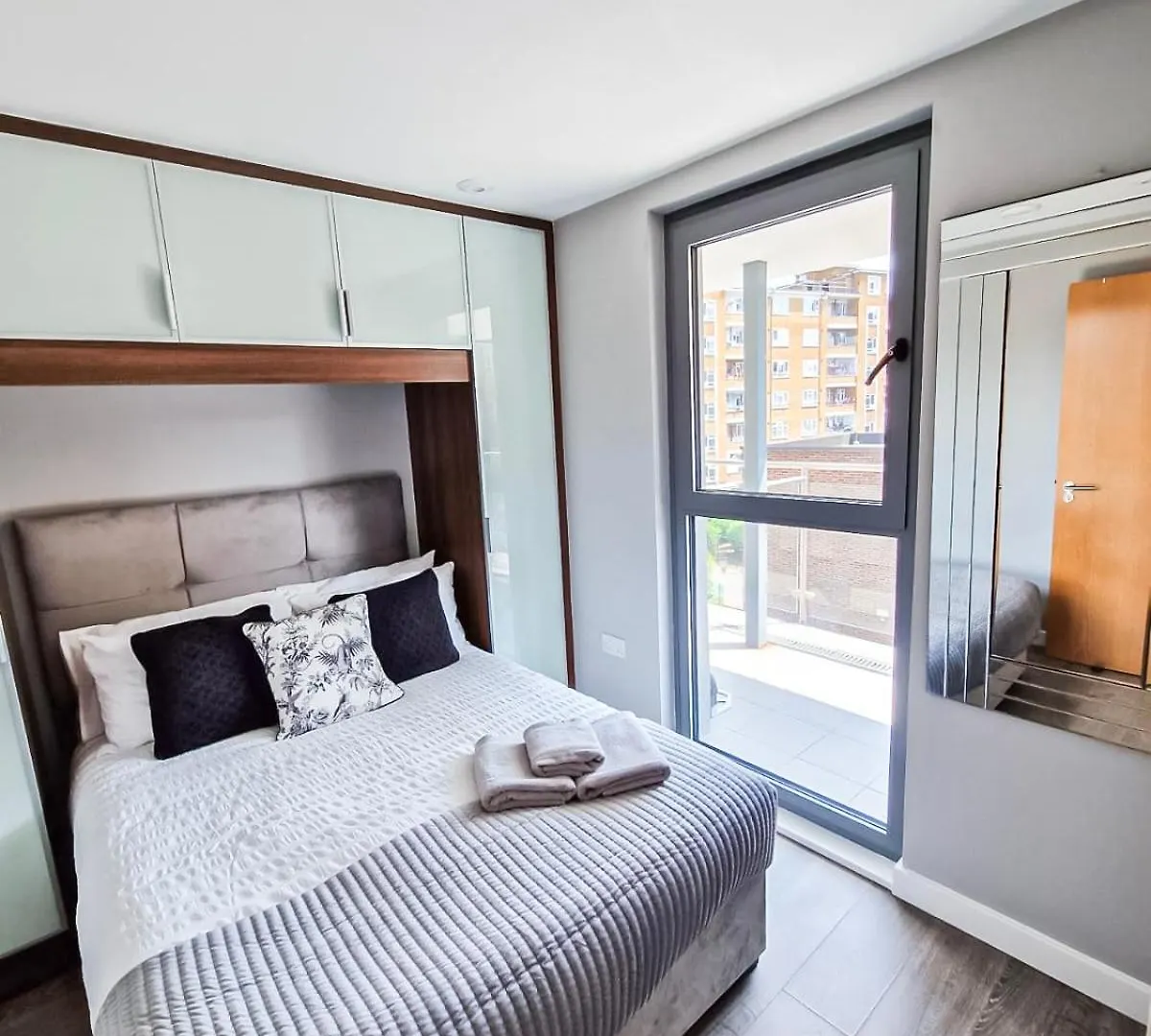 Contemporary Apartments With Private Terraces In Shoreditch, Hoxton, Islington London United Kingdom